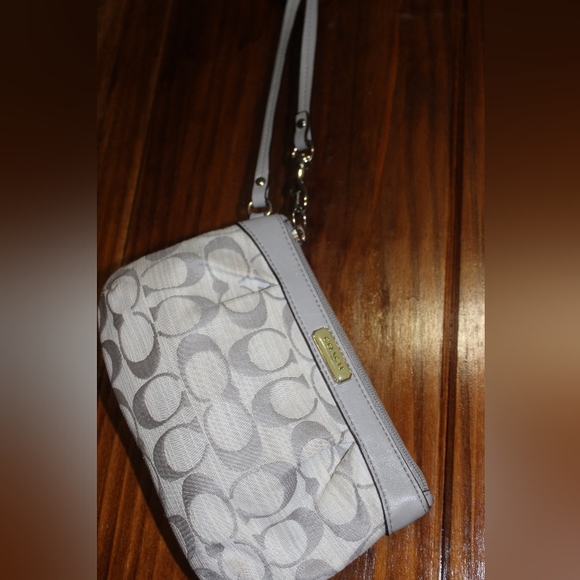 Coach Wristlet - Picture 4 of 14